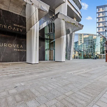 Апартаменти 30th Floor - View From The Heart Of Eurovea *